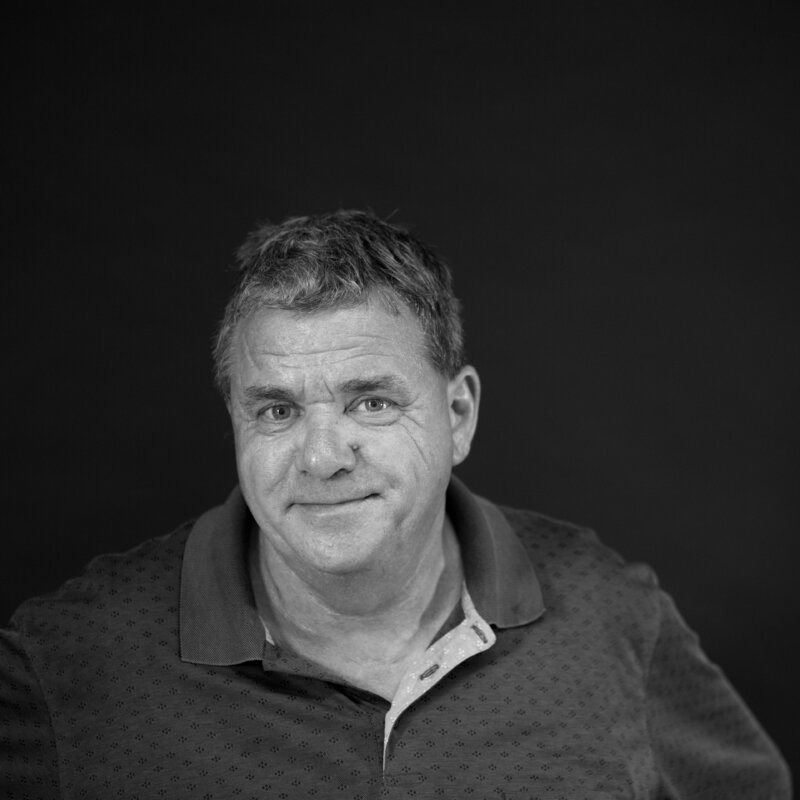Peter Schmitz – Peter Schmitz ist der kreative Andersdenker im Team. Geht nicht gibt es bei ihm nicht. Gibt es ein Problem, wird von ihm aus dem Stand die passende Lösung präsentiert.